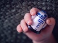 #r2d2   .  No encontraba las palabras para describir lo que sentía... acabo de ver la foto después de 4 horas y entendí el sentimiento  .  Para ti Alejandro: la vida a veces nos muestra las cosas de una forma un poco abstractas, esta foto no existiría si el disco duro de mi PC estuviera bueno... se dañó hace una semana y pues opte por repetir las fotos, en aquella sesión no tuve la visión para imaginarlo, pero algo cambio... la vida me puso allí para que nuestros chakras volvieran a vibrar.  Gracias por darme más de lo que yo te doy, esa pequeña manito un día no muy lejano abrazara a Juan, Luis A, mamita, papito, y a toda la familia... tomarás el tete solito... seguramente se raspará el día que caigas en el parque, pero estoy 1.000% seguro de que no estarás solo y te levantaras... aprenderás a escribir y mil cosas pequeño Alejandro... espero estar para verlo  .
