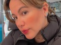 Estoy en un momento de plenitud en mi vida donde…  .decidí que no me interesa la queja lo que busco soluciones a cada situación… . No me interesa saber la vida de nadie, menos de mis “ex” si yo quisiera de alguna manera saberlo tengo todas las herramientas para hacerlo… . Aprendí a alejarme de lugares, “amigos” y personas falsas en mi vida, entendí que es mejor soltar y soplar lo que no suma. . Me gusta mostrarme con total claridad y trasparencia con mis sombras y chukys a quienes hacen parte de mi vida me conocen perfectamente y saben quien soy… . Entendí que no necesito que nadie me reconozca ni me dé el visto bueno a cada acción que realizo, se lo que hago… . Ahora soy más consciente de manifestar mi verdad con absoluta calma pase lo que tenga que pasar… . No me gusta meterme en la vida de nadie, por eso respeto cada proceso de cada ser humano incluyendo esos donde solo escucho y permanezco en silencio porque quizás a veces las personas solo necesitando alguien que nos preste atención. Por esta razón y muchas más evite contarme cualquier chisme, ni nada que me involucre en historias de terceros, no tengo tiempo para perderlo en este tipo de cosas! Trabajo constantemente en la construcción y edificación de mi santuario y eso me retrasa mi proceso evolutivo! “Aplica para todo en mi vida” Gracias por leerme 🫶🏻