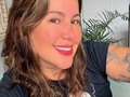 Que fácil es lanzar juicios sin quizás detenernos a pensar tan solo un momento en la gran diferencia y el hecho de ser seres distintos, aprender a aceptar a quienes hacen parte de nuestra vida, a quienes amamos, a quienes por alguna razón se cruzaron en nuestro camino que así tal cual son queremos estar en su vida! sin la terca creencia de sencillamente querer cambiar al otro y encima sentirnos tristes porque no tenemos resultados inmediatos la vida es muy bella intenta en el tiempo que estés en tu misión de vida hacerte el camino más pacifico, soplando todo lo que no te vibre lo que ya no necesitas, alejarte de lo que no suma, porque las maletas livianas pesan menos y harán de nuestro viaje algo más ligero y maravillosamente liberador…💚