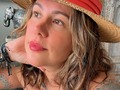 Cuando aprendes y la vida te confronta entiendes: Que la única manera de regresar al pasado es para cerrar cualquier pendiente que halla quedado para seguir en nuestra misión… Quizás nos demoramos en entender que los buenos momentos y las personas llegan cuando desistimos de seguir buscando y cuando menos los esperamos… Que Existen palabras convertidas en decretos por eso hay que cuidar la lengua aprender a ser prolijo manifestando cosas bonitas… Entendí que los “amigos” reales se pueden contar con los dedos de una sola mano, el resto está con nosotros dependiendo de sus necesidades… Aprendí que las promesas solo tienen validez cuando salen del alma… Comprendí que no todo el que se acerca es para lastimarnos… Que los hijos son prestados… Entendí que la creación no es una emoción ni un juego, es una responsabilidad… Es tan fácil cuando hablamos, señalamos y nos quedamos en lugres que ya recorrimos, repitiendo historias que posiblemente nos lastimaron! La única forma de hacerlo distinto es “volar” de aquellos lugares donde ya no tenemos un espacio especial💚 “La mentira, el engaño y la deslealtad también caducan”