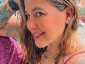 Un día entiendes que las personas no son infinitas… Que para decir mentiras hay que tener memoria… Qué todo lo que necesitamos es amor… Que las heridas sanan soltando… Que el tiempo trae su olvido… Que las distancias quiebran…  Que ciertos desaciertos nos enseñan… Que observar en silencio nos enseña a ver cosas aunque no entendamos… Que el amor no se impone… Que no nace lo que no se hace… Que los cambios son nuestros… Que cada ser hace sus procesos de manera distinta… Que somos fríos por decepciones… Que para decir verdades hay que tener valor… Que la falta de perdón enferma… Que somos responsables de lo que nos pasa… Que es mejor estar en paz que tener la razón…  Y lo más importante es tener presente que tropezar nunca será malo, encariñarnos con la piedra si…💚