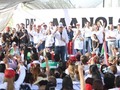 *Centros de Salud Popular en las colonias: Manolo*  _En gira por la región Sureste, en los municipios de Ramos Arizpe y Saltillo, Manolo aseguró que el siguiente nivel para Coahuila son servicios de salud dignos y de calidad_  #votovtv #ramosarizpe #coahuila @manolojimenezs @pan_coah @pricoahuila @prdcoahuila   25 de abril de 2023.- Durante un encuentro con la ciudadanía, el candidato a gobernador de la Alianza Ciudadana por la Seguridad, Manolo Jiménez Salinas, dio a conocer los beneficios que en materia de salud tendrá la población coahuilense durante su gobierno, entre los cuales destacan los centros de Salud Popular al interior de las colonias.   Acompañado por la candidata a diputada local por el distrito 12, Edna Dávalos, Jiménez Salinas presentó el eje Salud Popular de la Agenda para Mejorar la Calidad de Vida, plataforma de proyectos y propuestos que sustentan su campaña rumbo a la gubernatura de Coahuila.   “Hoy somos referente en seguridad y estabilidad económica a nivel nacional, porque hemos trabajado de la mano con ustedes desde hace mucho tiempo. Con esta misma dinámica, vamos a dar otro paso adelante y vamos a ser un referente en atención en servicios de salud y cobertura para los grupos más vulnerables”, dijo.   Para ello, destacó que en su gobierno se crearán los centros de salud popular al interior de las colonias en todo el estado, donde tendrán, además de médico general, atención psicológica para asistir a quien lo solicite, en casos de ansiedad y depresión, males que afectan a nuestra sociedad actual.  “El sistema de salud es mayoritariamente responsabilidad federal, sin embargo, vamos a hacer equipo y tocar puertas donde tengamos que hacerlo para impulsar un sistema de salud popular inclusivo con servicios dignos y de calidad, como se lo merecen los coahuilenses. Los invito a que sigamos sumando voluntades y esfuerzos para que Coahuila siga pa’delante, porque el sentir y pensar de nuestra gente, es nuestro más grande motivo para seguir haciendo de esta, una tierra de oportunidades”, exhortó Jiménez Salinas a la ciudadanía.   Agregó que también se creará la Tarjeta de la Salud Popular, ...