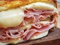 Cuando ves una #cachapa así..l quien es la primera persona que se te viene a la mente ?? #cachapas  #comidavenezolana  #saborvenezolano  #volteandolaarepa  #foodporn  #venezuela