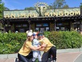 #animalkingdom @enderthomas @andreavalentinozd #lionking #family #we #wave #disney