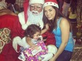 Esa #Navidad en #2014 cuando Sophia le huía a santa!!!! 🎅🎄 Lastima que ya no le huye 😞😞😞 ojalá le diera miedo aún 😥😭😫 jaaja . . #Xmas #Christmas