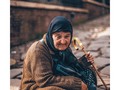 La vejez es una historia que vivimos solo una vez, todos soñamos con llegar al descenso de nuestra vida con un feliz cuento que regalar y de la mejor manera posible! Hoy dedico este post a los que mas años llevan dentro de este mundo! No importa lo que nos toque vivir vacílate el camino porque nadie conoce como puede ser el final! #wichamusic #retrato #igers #instagood #setlife