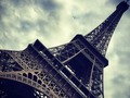 #Repost @ddlovato ・・・ Paris, te sueño