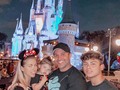 Y así termina nuestro día en el lugar más mágico del mundo #disney #lunacumple2 #luna #birthdaygirl #family #love @jayadkins3 @carabiascristan @lunaadkins3 Desliza para ver más ➡️