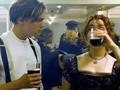 -Rose no bebas tan rápido, te vas a ahogar. - Jajaja mira quien lo dice.