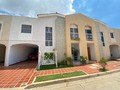 🏡 en venta Townhouse en Villa Mariana ⚡️ Planta eléctrica 🔥 25.000 Posse 116m2 terreno 232 m2 construcción   🛏 3 habitaciones más estudio Habitación Ppal con baño y vestier.  🛁 3 baños 🚘 2 puestos de estacionamiento  ✨ Planta Baja - Sala concepto abierto  - cocina torrente con tope de silestone y dishwasher  - 1 baño de visita  - Piso de Porcelanato - patio, parrillera  - area de lavandería  -Tanque de Agua de 8000 lts Subterráneo S/Hidroneumático.  - Calentador - 2 p/e techado   ⭐️ La villa cuenta con: - Planta Eléctrica para areas comunes - Salon de fiesta  - Parque infantil  - Cancha de basket - Vigilancia 24/7   YANIRETH SANCHEZ  🎙️0414-6388235  RE/MAX MILLENIUM  #remaxmillenium #hablamosconresultados #vivecomosueñas #maracaibo #maracaibocity #maracaiboguia #inmueblesenventa #inmueblesvenezuela #inmuebles24 #elmomentodeinvertiresahora #inmuebles24 #comprasvenezuela #comprayventa #maracaibo