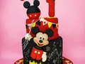Mickey Mouse el consentido de los pequeños de la casa para celebrar el primer añito de Samuel 💞💞 #mickeymousecake #tortademickeymouse #mickeymouse  #disney #fondant #modeladoamano #MeEncantó😍