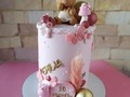Para celebrar los 10 meses de la princesita Emilia, una tierna osita 🐻💖 #bearcake  #tortadeosita #fondantcake  #instacake  #celebracion  #hechoamano  #cabimas  #laamé