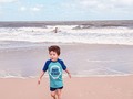 Arenita playita 💙 .  #playa #childbooks #hairred #babyphotography