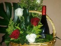 Siempre las rosas y el vino van muy bien  Somos tu centro de Inolvidables Momentos 💚  Personaliza tus  💐Flores  🎈Globos 🍓Frutas 🍴Catering  📝 Eventos Y mucho más  Servicio A Domicilio📞 60204987  Somos @artenglobospanama Y @floresdelalmapanama  #floresdelalmapanamá  #floresdelalmapanama #festivos #Panamá #panamáoeste #Artenglobospanama  #Artenglobospanamá #flowerarrangement #babyshower  #15años #quinceaños #happybirthday #anniversary  #fathersday #diadelamadre #amor #mothersday #anniversary #love  #sanvalentín #díadelpadre #bodas #wedding