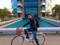 Una vuelta en bicicleta para terminar el día ☀️🚲🧔🏻 gracias ItsKirG por la foto! 🤝