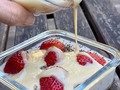 Copos de avena con fruta natural 😍 . Este desayuno nos va a proporcionar la energía suficiente para que aguantemos una mañana. Además, la combinación de la avena con la fruta fresca es sanísima y muy saludable, ¡y no vas a tardar más de 5 minutos en prepararla! . La fibra es otro de los componentes que ayuda al bienestar de las bacterias beneficiosas que residen en el intestino y que juega un papel importante en el sistema inmunitario. «La fibra dietética que es útil para ello proviene de alimentos de origen vegetal como las verduras, las frutas, los cereales integrales (como la AVENA), las legumbres, los frutos secos y las semillas. .  Ingredientes: * 4 cucharadas de copos de avena (avena en hojuelas) * 1 taza de leche vegetal (la que prefieras), o agua (yo lo hago con agua). * Fruta fresca, la que más te apetezca. *1 scoop de Whey protein (yo uso la de @evolutionadvance . Preparación: * Vierte en una ollita, el líquido que hayas elegido (leche vegetal o agua) y mézclalo con los copos de avena. * Cocina esta mezcla hasta que hierva y luego retírala del fuego. *En una taza pequeña coloca la whey protein y agrégale tan solo 1 cucharada de agua, mézclala bien con ayuda de una cucharita, esto te quedará como especie de una “leche condensada”. * Vierte la mezcla de avena en un bowl y añádele la whey protein que simula la leche condensada y la fruta fresca cortada a trocitos. * Si quieres, puedes endulzar un poco más tu desayuno añadiéndole una cucharadita de miel. . Esto queda #diosdelavida TOTAL! Y cumplimos con nuestro trabajo de reforzar nuestro sistema inmunológico que tanto necesitamos en estos tiempos de #coronavirus 🤦🏼‍♀️ . Si estás interesado en comprar esta whey protein solo debes de entrar a la página de evolutionadvance.com y usar el código YOSY20 y obtendrás 20% de descuento en tu pedido . #YosyFinol #YosyRecetas