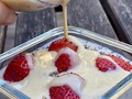 Copos de avena con fruta natural 😍 . Este desayuno nos va a proporcionar la energía suficiente para que aguantemos una mañana. Además, la combinación de la avena con la fruta fresca es sanísima y muy saludable, ¡y no vas a tardar más de 5 minutos en prepararla! . La fibra es otro de los componentes que ayuda al bienestar de las bacterias beneficiosas que residen en el intestino y que juega un papel importante en el sistema inmunitario. «La fibra dietética que es útil para ello proviene de alimentos de origen vegetal como las verduras, las frutas, los cereales integrales (como la AVENA), las legumbres, los frutos secos y las semillas. .  Ingredientes: * 4 cucharadas de copos de avena (avena en hojuelas) * 1 taza de leche vegetal (la que prefieras), o agua (yo lo hago con agua). * Fruta fresca, la que más te apetezca. *1 scoop de Whey protein (yo uso la de @evolutionadvance . Preparación: * Vierte en una ollita, el líquido que hayas elegido (leche vegetal o agua) y mézclalo con los copos de avena. * Cocina esta mezcla hasta que hierva y luego retírala del fuego. *En una taza pequeña coloca la whey protein y agrégale tan solo 1 cucharada de agua, mézclala bien con ayuda de una cucharita, esto te quedará como especie de una “leche condensada”. * Vierte la mezcla de avena en un bowl y añádele la whey protein que simula la leche condensada y la fruta fresca cortada a trocitos. * Si quieres, puedes endulzar un poco más tu desayuno añadiéndole una cucharadita de miel. . Esto queda #diosdelavida TOTAL! Y cumplimos con nuestro trabajo de reforzar nuestro sistema inmunológico que tanto necesitamos en estos tiempos de #coronavirus 🤦🏼‍♀️ . Si estás interesado en comprar esta whey protein solo debes de entrar a la página de evolutionadvance.com y usar el código YOSY20 y obtendrás 20% de descuento en tu pedido . #YosyFinol #YosyRecetas