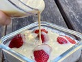 Copos de avena con fruta natural 😍 . Este desayuno nos va a proporcionar la energía suficiente para que aguantemos una mañana. Además, la combinación de la avena con la fruta fresca es sanísima y muy saludable, ¡y no vas a tardar más de 5 minutos en prepararla! . La fibra es otro de los componentes que ayuda al bienestar de las bacterias beneficiosas que residen en el intestino y que juega un papel importante en el sistema inmunitario. «La fibra dietética que es útil para ello proviene de alimentos de origen vegetal como las verduras, las frutas, los cereales integrales (como la AVENA), las legumbres, los frutos secos y las semillas. .  Ingredientes: * 4 cucharadas de copos de avena (avena en hojuelas) * 1 taza de leche vegetal (la que prefieras), o agua (yo lo hago con agua). * Fruta fresca, la que más te apetezca. *1 scoop de Whey protein (yo uso la de @evolutionadvance . Preparación: * Vierte en una ollita, el líquido que hayas elegido (leche vegetal o agua) y mézclalo con los copos de avena. * Cocina esta mezcla hasta que hierva y luego retírala del fuego. *En una taza pequeña coloca la whey protein y agrégale tan solo 1 cucharada de agua, mézclala bien con ayuda de una cucharita, esto te quedará como especie de una “leche condensada”. * Vierte la mezcla de avena en un bowl y añádele la whey protein que simula la leche condensada y la fruta fresca cortada a trocitos. * Si quieres, puedes endulzar un poco más tu desayuno añadiéndole una cucharadita de miel. . Esto queda #diosdelavida TOTAL! Y cumplimos con nuestro trabajo de reforzar nuestro sistema inmunológico que tanto necesitamos en estos tiempos de #coronavirus 🤦🏼‍♀️ . Si estás interesado en comprar esta whey protein solo debes de entrar a la página de evolutionadvance.com y usar el código YOSY20 y obtendrás 20% de descuento en tu pedido . #YosyFinol #YosyRecetas