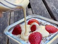 Copos de avena con fruta natural 😍 . Este desayuno nos va a proporcionar la energía suficiente para que aguantemos una mañana. Además, la combinación de la avena con la fruta fresca es sanísima y muy saludable, ¡y no vas a tardar más de 5 minutos en prepararla! . La fibra es otro de los componentes que ayuda al bienestar de las bacterias beneficiosas que residen en el intestino y que juega un papel importante en el sistema inmunitario. «La fibra dietética que es útil para ello proviene de alimentos de origen vegetal como las verduras, las frutas, los cereales integrales (como la AVENA), las legumbres, los frutos secos y las semillas. .  Ingredientes: * 4 cucharadas de copos de avena (avena en hojuelas) * 1 taza de leche vegetal (la que prefieras), o agua (yo lo hago con agua). * Fruta fresca, la que más te apetezca. *1 scoop de Whey protein (yo uso la de @evolutionadvance . Preparación: * Vierte en una ollita, el líquido que hayas elegido (leche vegetal o agua) y mézclalo con los copos de avena. * Cocina esta mezcla hasta que hierva y luego retírala del fuego. *En una taza pequeña coloca la whey protein y agrégale tan solo 1 cucharada de agua, mézclala bien con ayuda de una cucharita, esto te quedará como especie de una “leche condensada”. * Vierte la mezcla de avena en un bowl y añádele la whey protein que simula la leche condensada y la fruta fresca cortada a trocitos. * Si quieres, puedes endulzar un poco más tu desayuno añadiéndole una cucharadita de miel. . Esto queda #diosdelavida TOTAL! Y cumplimos con nuestro trabajo de reforzar nuestro sistema inmunológico que tanto necesitamos en estos tiempos de #coronavirus 🤦🏼‍♀️ . Si estás interesado en comprar esta whey protein solo debes de entrar a la página de evolutionadvance.com y usar el código YOSY20 y obtendrás 20% de descuento en tu pedido . #YosyFinol #YosyRecetas