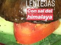 HAMBURGUESA DE LENTEJAS CON PAN DE BERENJENA . >Ingrediente principal SAL DEL HIMALAYA . >Carne de lentejas . >Berenjena como pan . >Tomate . >Pepino . >Espinaca (puede ser lechuga pero yo no tenía) 😂 . #hamburguesavegetariana