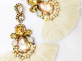 Joyeria hecho a mano.  #aretes #aretesdemoda #zarcillos #maxiaretes #aretesartesanales #bisuteriafina #hechoamano #earrings #earringsoftheday #earring #aros #pendientes #earringfashion #handmade #handmadeearrings #jewelry #jewellery #jewels #jewelrydesigner #jewelrydesign #bijoux #bouclesdoreilles #handmadejewelry #pendientes #designers #designs #francia #tassel #orecchini #orecchinifattiamano #diseñovenezolano
