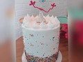 Quien más por acá Ama tanto el merengue como nosotros 😄😊😊.. Esta mega tortica de 1 kilo y 22 ctm de alto.. decorada con merengue y galletas 3D las hicimos para complacer a nuestra cliente 🌟🌟 @keikifest ella me vuelve loca!! 🤪🤪😅 Con los mil y un detalles que hay en cada uno de sus pedidos pero .. es que ella entrega el todo en cada evento que realiza 😘😘 este en particular fue muy especial.. En el siguiente post verán porq!!