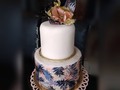 Ser parte de sus Celebraciones es una gran bendición!! Esta Torta en particular me dio mucho gusto hacerla!! Por que fue para una gran Amiga @beyiz de hace años con ella aprendí muchooo en mis tiempos de trabajo de oficina 😊😋 su esposo con mucho cariño se la envió hacer para sorprenderla en su Cumple! 🥰💗💗
