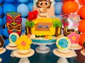 Repost @keikifest by @media.repost: Mia celebró sus 2 añitos y eligió a Baby Moana para el motivo de su cumple! Gracias le damos a su mami por su confianza!!!  Nuestros globos Linkin de @keikiballoons, destacaron en esta celebración, creando un ambiente de colores alusivos al motivo!  La hermosa torta fue hecha por @yuslay_cakes, así como las galletas decoradas, que quedaron increíbles. Y las deliciosas bombas y donitas fueron de @petisweet ❤️  Gracias a @twochicparty.store por el mobiliario!  ▶️Desliza para que puedas ver los bonitos detalles de esta cuchi celebración en casa. • • #fiesta #party #keikifest #kids #partyplanners #instafollow #maracaibo #moanaparty #babymoana #babymoanaparty