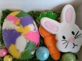 FELIZ PASCUA DE RESURRECCIÓN!!! que dios resucite en cada uno de nuestros corazones! 😇  Parte de lo que horneamos para la celebración de Pascua!! 🐰🥚 Galleticas y huevitos de chocolate rellenos de M&M 😍😊