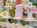 😍😍 Galletas 3D   Repost @keikifest by @media.repost: Los detallitos en la Primera Comunión de Vanessa lucieron muy bonitos, y resaltaron en su Estación de Postres y Pastel.  ▶️Desliza las fotos, y podrás ver estos detalles creados por @yuslay_cakes, @tutti_dolce, @ganachepatisserieve y @fiori_deco.  Siempre lo decimos, y es una teoría, los Detalles engalanan una celebración y marcan la diferencia.  Gracias @ontiveros por las espectaculares fotos! • • #fiesta #party #keikifest #kids #partyplanners #fiestatematica #maracaibo #firstcommunion #firstcommunionparty #firstcommunioncake #primeracomunion #primeracomunionniña