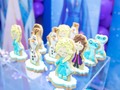 Dulces Decorados 🥰😍 Sin duda alguna el complemento ideal... Galletas 3D, Cake pops y Mini Paletas de Chocolate ❄️❄️