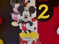 Mickey Mouse Cake 😍😍 Un clásico que no pasa de Moda 💛💛    4 pisos de Torta que me hacen sudar de los nervios 🫠🫠 jajaja pero vale la pena al verla terminada ✨️✨️  Cuanto crees que Media el Mickey 😏