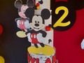 Mickey Mouse Cake 😍😍 Un clásico que no pasa de Moda 💛💛    4 pisos de Torta que me hacen sudar de los nervios 🫠🫠 jajaja pero vale la pena al verla terminada ✨️✨️  Cuanto crees que Media el Mickey 😏